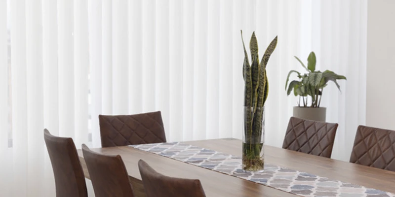 Cortinas modernas que aportan elegancia y practicidad a cualquier habitación.