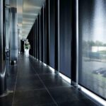 Cortinas y persianas para oficinas usadas en el corredor